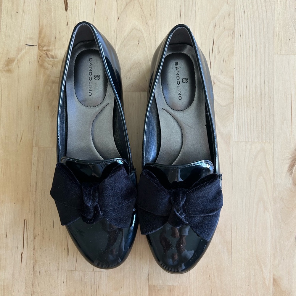 NEW Bandolino Glossy Black Flats with Bow